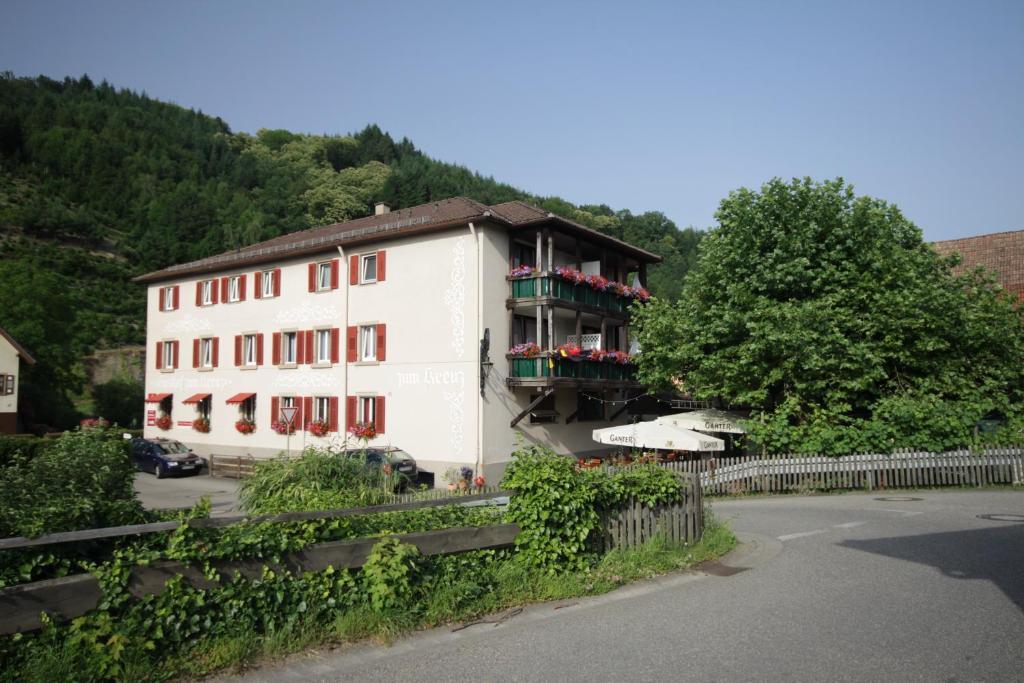 Hotel Gasthof Und Pension Zum Kreuz à Lautenbach Extérieur photo